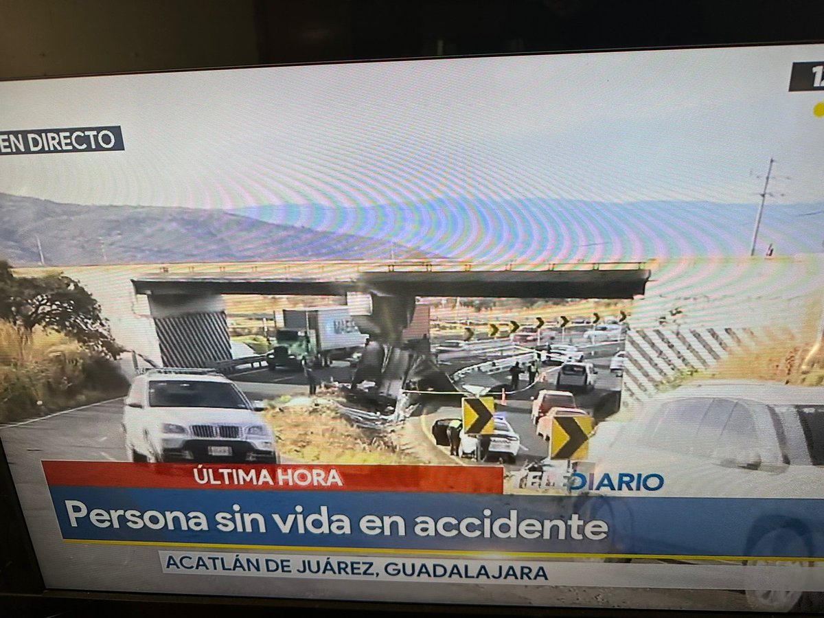 wi67444197's tweet photo. @Trafico_ZMG Para cuando el gobierno del estado de Jalisco tendría pensado realizar una carretera alterna de ingreso y salida de la ciudad de Guadalajara al lado sur ya que solamente existe la López Mateos y si hay un accidente cómo el de hoy se colapsa tránsito desde la 7 am 1pm https://t.co/4Mky53Jkoq