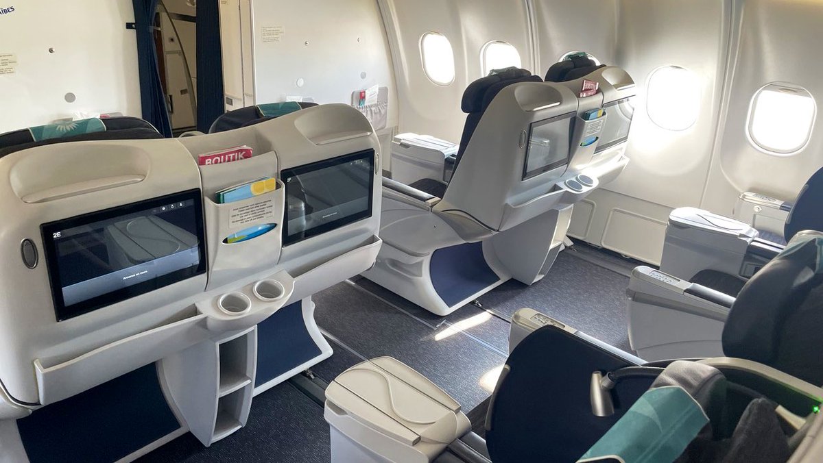 flight_report's tweet photo. [Récit de vol] Un vol insolite sur un @Airbus #A330 d’@aircaraibes affrété par @aircorsica entre @ParisAeroport et Ajaccio :

Confort d’un siège Business accessible « gratuitement », équipage top et catering correct.

✈️ https://t.co/HcXL6nbzrd https://t.co/8wFS5WYomO