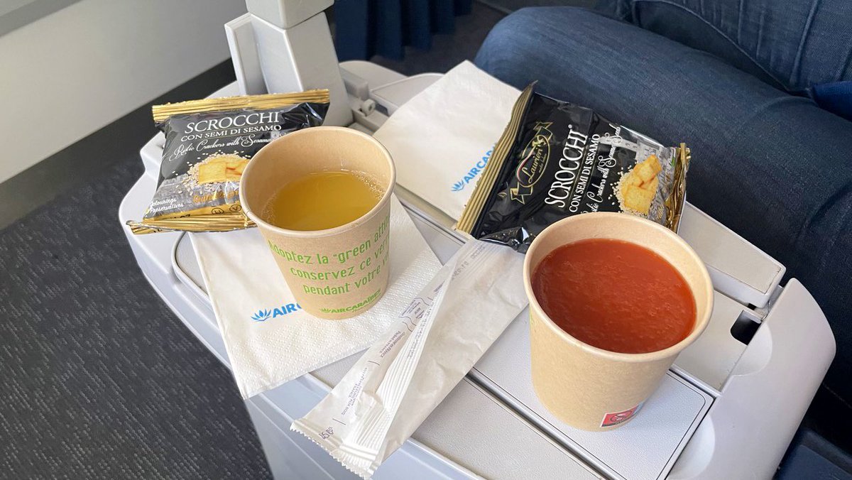 flight_report's tweet photo. [Récit de vol] Un vol insolite sur un @Airbus #A330 d’@aircaraibes affrété par @aircorsica entre @ParisAeroport et Ajaccio :

Confort d’un siège Business accessible « gratuitement », équipage top et catering correct.

✈️ https://t.co/HcXL6nbzrd https://t.co/8wFS5WYomO