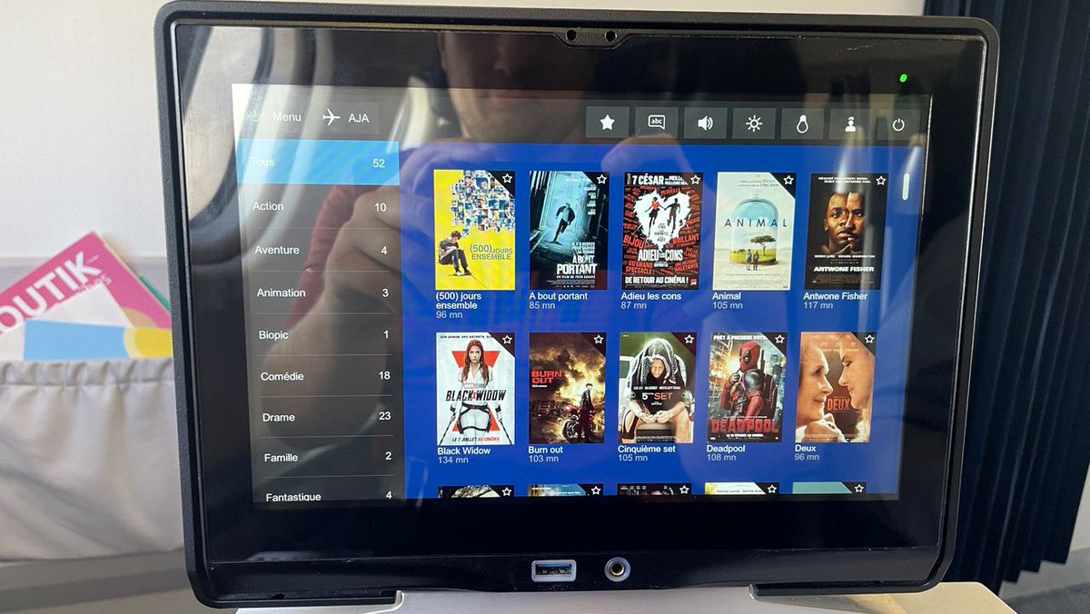 flight_report's tweet photo. [Récit de vol] Un vol insolite sur un @Airbus #A330 d’@aircaraibes affrété par @aircorsica entre @ParisAeroport et Ajaccio :

Confort d’un siège Business accessible « gratuitement », équipage top et catering correct.

✈️ https://t.co/HcXL6nbzrd https://t.co/8wFS5WYomO