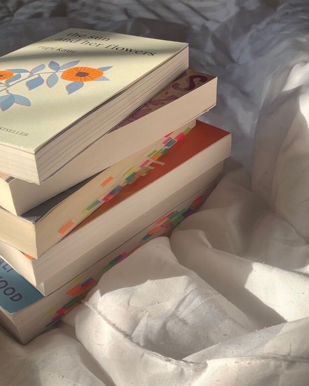 calorecass's tweet photo. ˏˋ°•*⁀➷ 
             livros lidos em 2023   
                   · • • • ¡ • • • ·
                      a thread https://t.co/BKFkVgYzLh