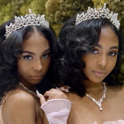 therosetwins's tweet photo. #NewProfilePic https://t.co/ZssMJiIpFN