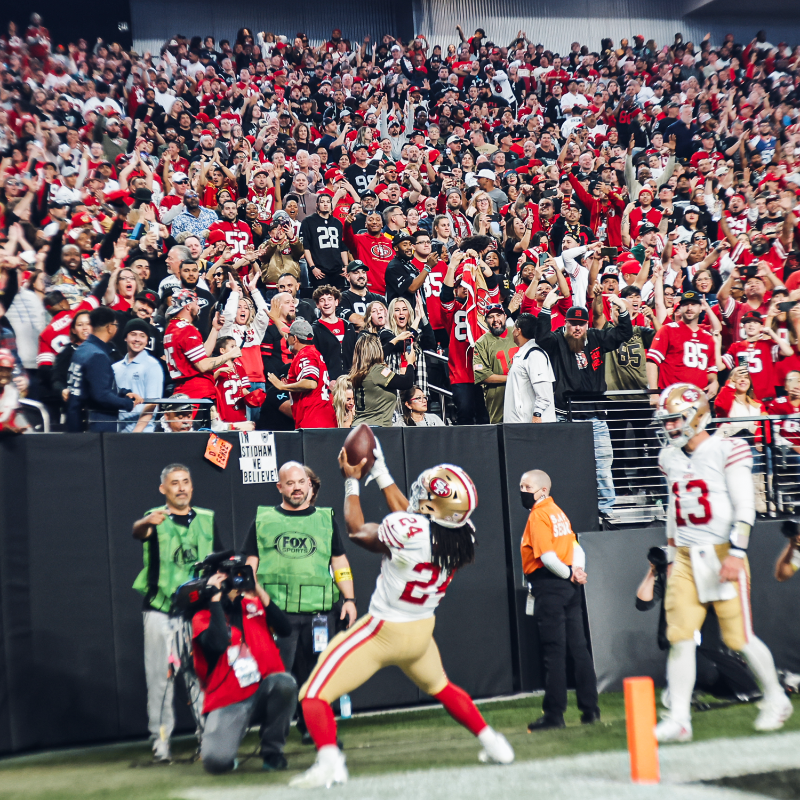49ers's tweet photo. First time in Vegas, just put your money on red ♦️