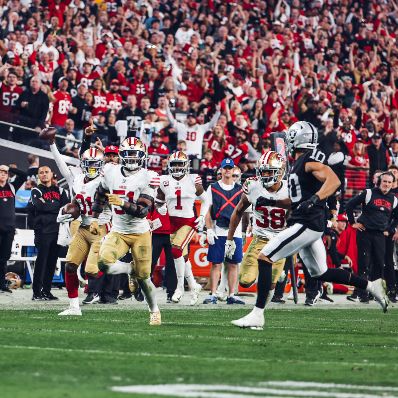 49ers's tweet photo. First time in Vegas, just put your money on red ♦️