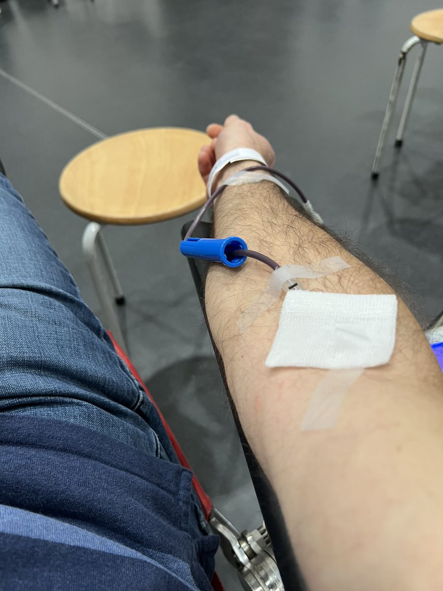 TjommeVergauwen's tweet photo. Eerste goede daad van het jaar. @RodeKruisVL #BloedGevenDoetLeven #Melsele https://t.co/8ykJlDKxjN