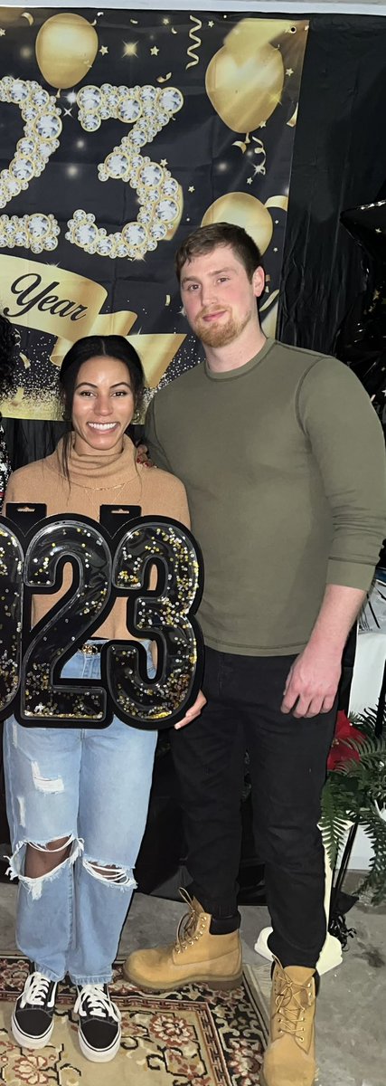 JalynHouston's tweet photo. Cheers to 2023!✨🎉 https://t.co/fJkM2uvb47