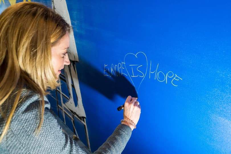 ua_parliament's tweet photo. 🇺🇦🇪🇺 Europe is hope for the future

💬"This year, more than ever, the answer to the challenges our people face remains the same: Europe. Because Europe is hope. Hope for tomorrow. Hope for the future," — @RobertaMetsola https://t.co/bVckSXZ7Au