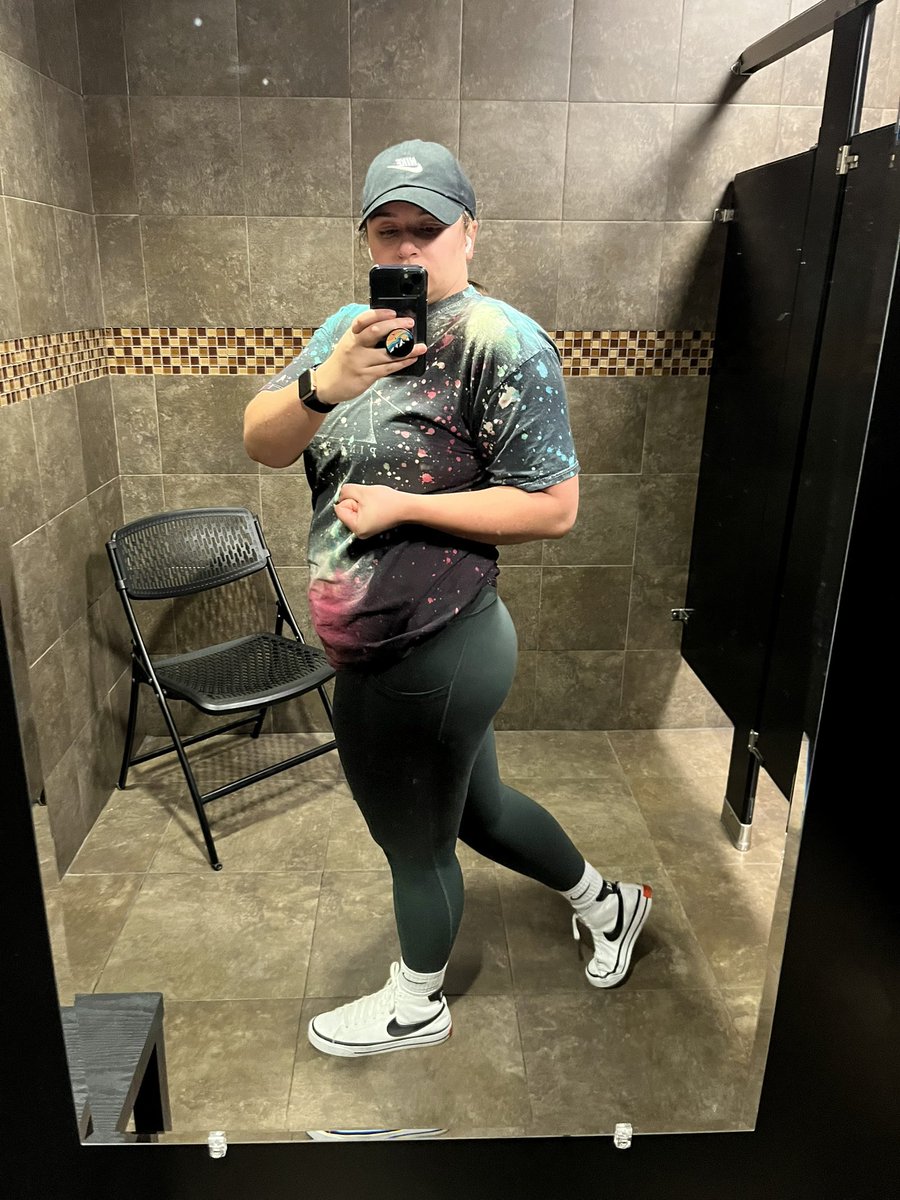 Kaatchley's tweet photo. Haven’t been to the gym in over a month and I feel absolutely terrible bc of it. Posting some old pics of me from the gym for motivation bc ya girl is coming back even better than before (don’t worry, I can still curl your body weight) https://t.co/7H9Ik8CFJD