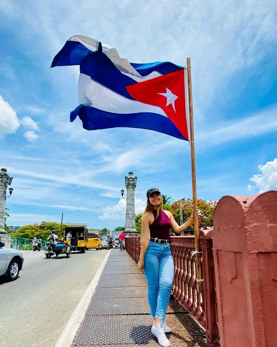 'Vamos realizar los sueños aquí, donde aprendimos a soñar.' Que nada nos detenga en 2023. Y que viva esta Revolución cubanísima 🇨🇺✊