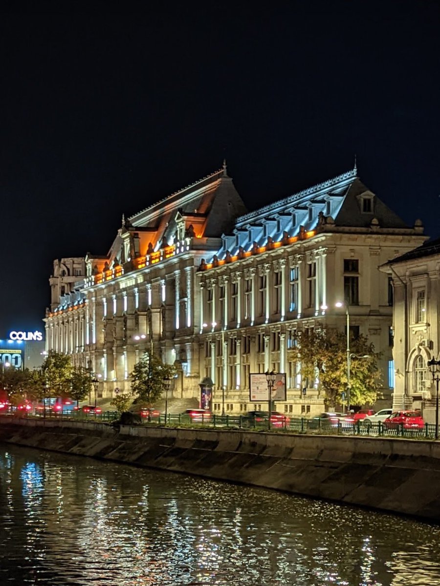 Architectolder's tweet photo. Bucharest in the night https://t.co/afYFc9G5rp