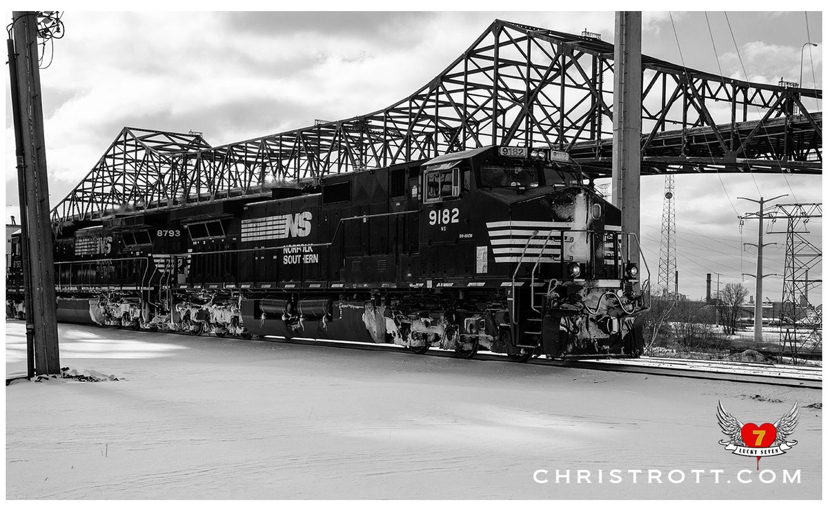 Winter Express  @ThePhotoHour #christrott #christophergerhardtrott #photography #art  @DailyPicTheme2 #Skywaybridge #train #Chicago #EastSide #NorthwestIndiana #industrial