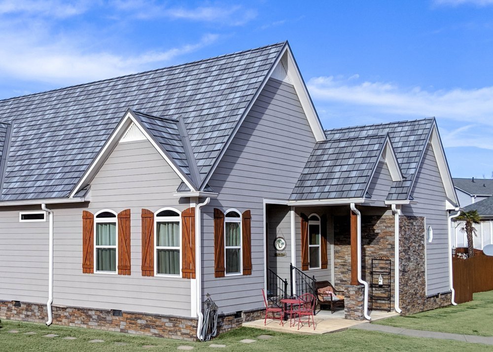 Metal Shingle Roof. 
What if you could have the long-lasting durability of steel yet maintain the traditional look you love with shingles?
Learn more about metal shingle roofing reveredroofing.com/metal-shingle-… 
#metalshingleroof #southshorema