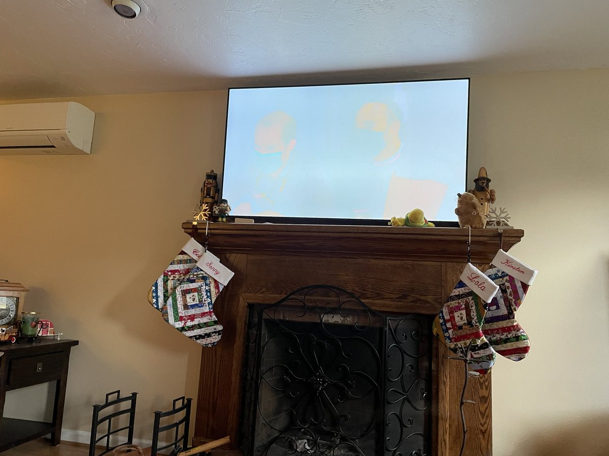 theromorumble's tweet photo. @LGUS great quality product you have here!  Barely a year old…. https://t.co/EYo2kjZL6w