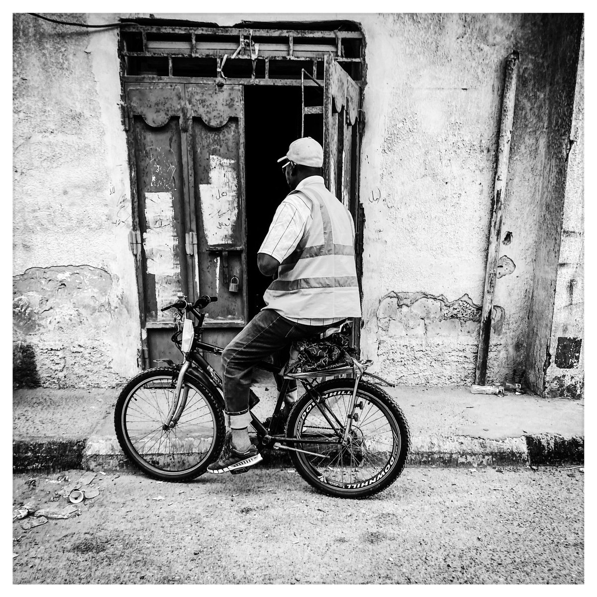 on bicycles 

#streetphotography #everydaymiddleeast #everydayafrica #dailylife  #thestreetphotographyhub #blackandwhite #blackandwhitephotography #africa #photography #shotoniphone #photooftheday #instagood #Tripoli #Libya