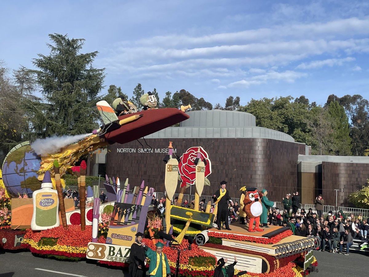 DeadlyDragoon's tweet photo. #RoseParade #RoseParade2023 https://t.co/WhOsGqyoSj