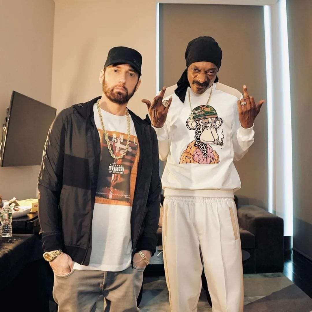 Em and Snoop DOGG both the man in place of whose the man..
That’s gansta..
EMiNEM The GOAT 🐐 
SNOOP DOGG
Godfather of R@P
Big Ups  <a href="/Eminem/">Marshall Mathers</a> <a href="/SnoopDogg/">Snoop Dogg</a> <a href="/NoLifeShaq/">NoLifeShaq</a> #eminenceinshadow