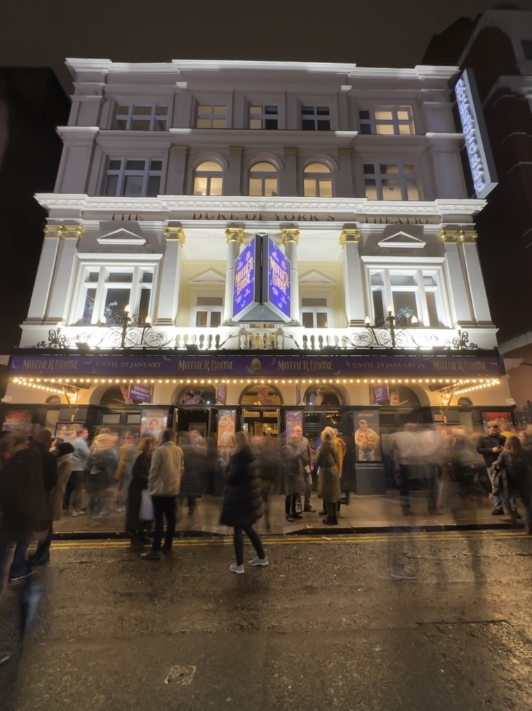 FaresF's tweet image. Ended the year with a good laugh.

@MotherGooseShow was an absolute delight! 

Non-stop joyous cheer thanks to @IanMcKellen @JohnBishop100 and the wonderful cast and crew! 

Happy New Year everyone! 😃

#MotherGooseShow #HappyNewYear