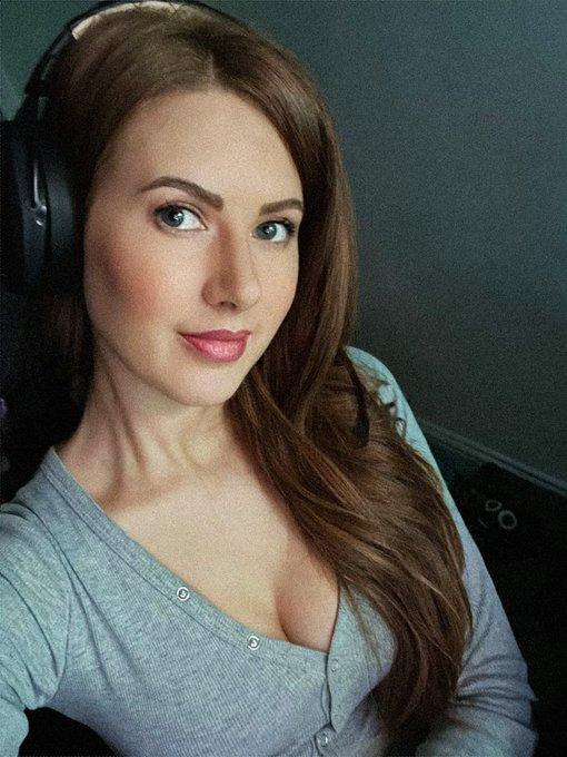 Streaming Red Dead Redemption 2 on Twitch now! 🐴🤠🎮 https://t.co/KcAlG6I6BB https://t.co/F2wqWFpsRN