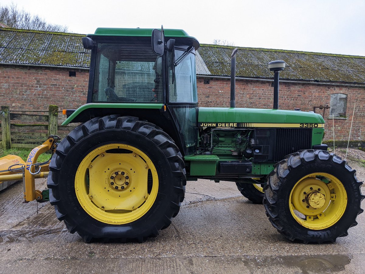 goslingStuart's tweet photo. FOR SALE
John Deere 3350
1991
18.4 R38 rears 95% good
13.6 R28 fronts 95% good
2 spools
Good working order
Genuine straight original condition
DM for more details and pictures. 
£18,500 no vat. https://t.co/Au8OKeWg79
