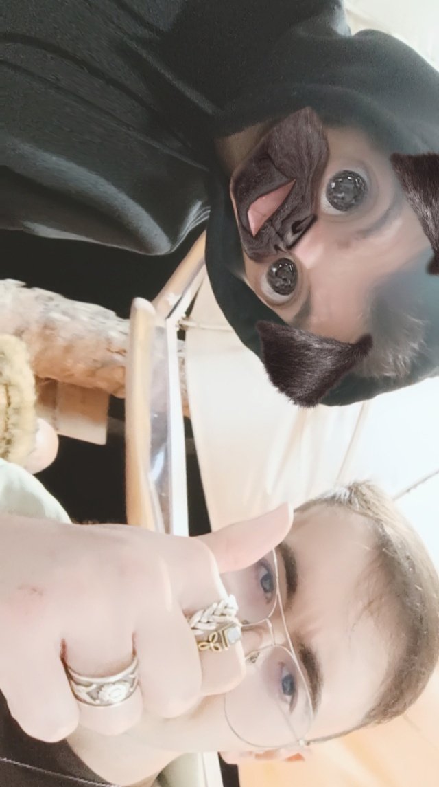 Mi ídolo no tenía batería asiq hicimos la foto con mi móvil. Aquí te dejo la foto <a href="/Komanch/">komanche 🇸🇻</a>