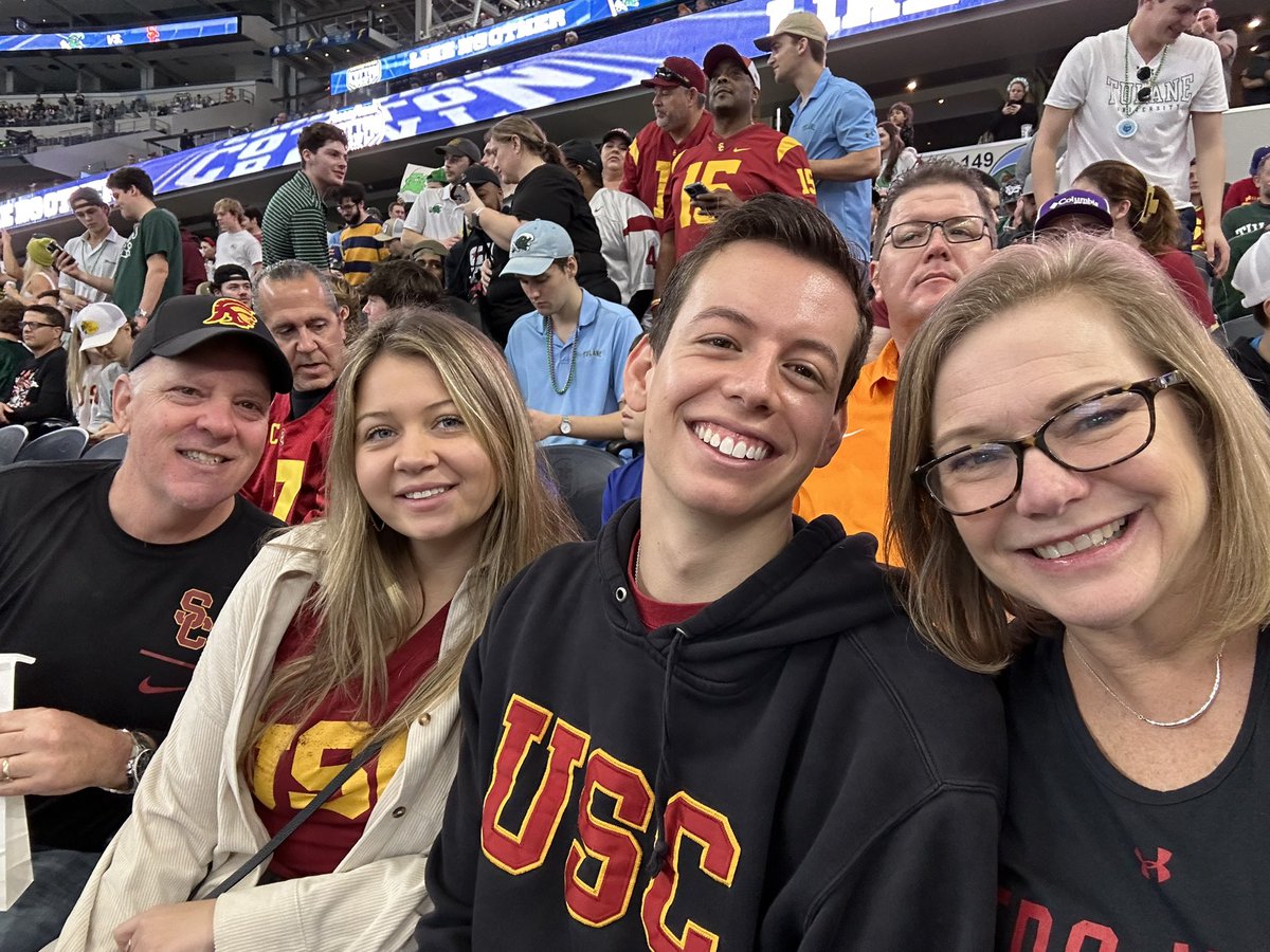 #LikeNoOther Go Trojans! ❤️✌️💛
