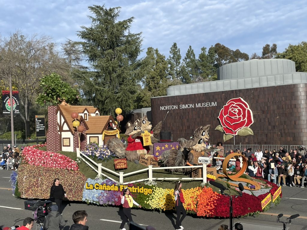 DeadlyDragoon's tweet photo. #RoseParade #RoseParade https://t.co/IPKOKizNtx