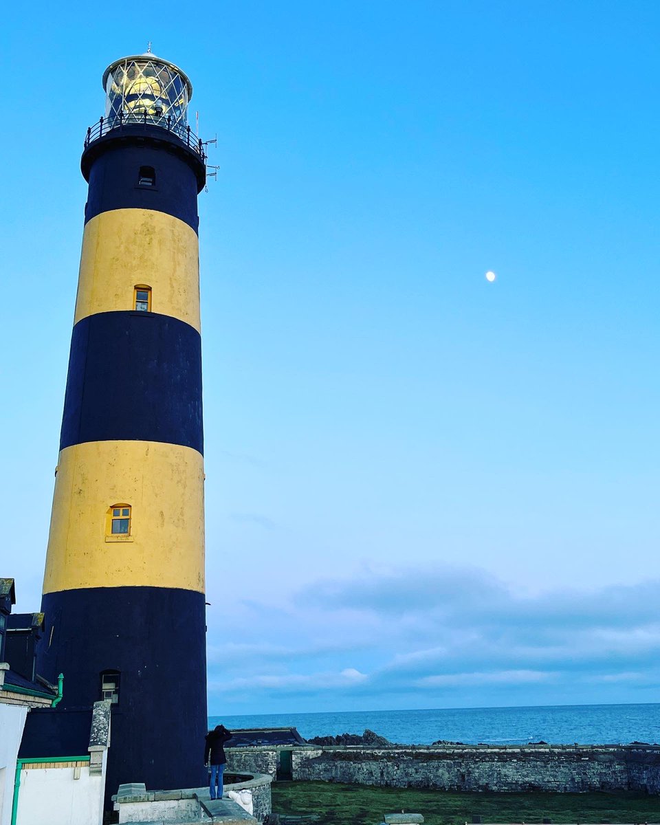 DunleavyBernard's tweet photo. Our New Year adventure! St John’s Point lighthouse: home for the next week! #ToTheLighthouse #StJohnsPointLighthouse #LecaleDistrict #VisitCountyDown @gtlighthouses @IrishLandmark @FarosLos @nmdcouncil @DiscoverNI @GoToIreland @DiscoverIreland @StrangfrdLecale https://t.co/8cpAwoyJU2