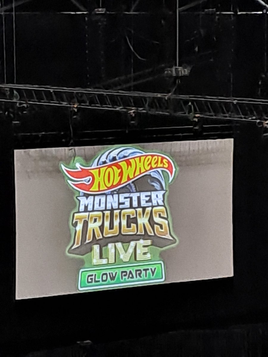 H__Challis's tweet photo. Meeting an idol #Megasaurus #HotWheelsMonsterTrucksLive @OVOHydro https://t.co/byXrsDzmic