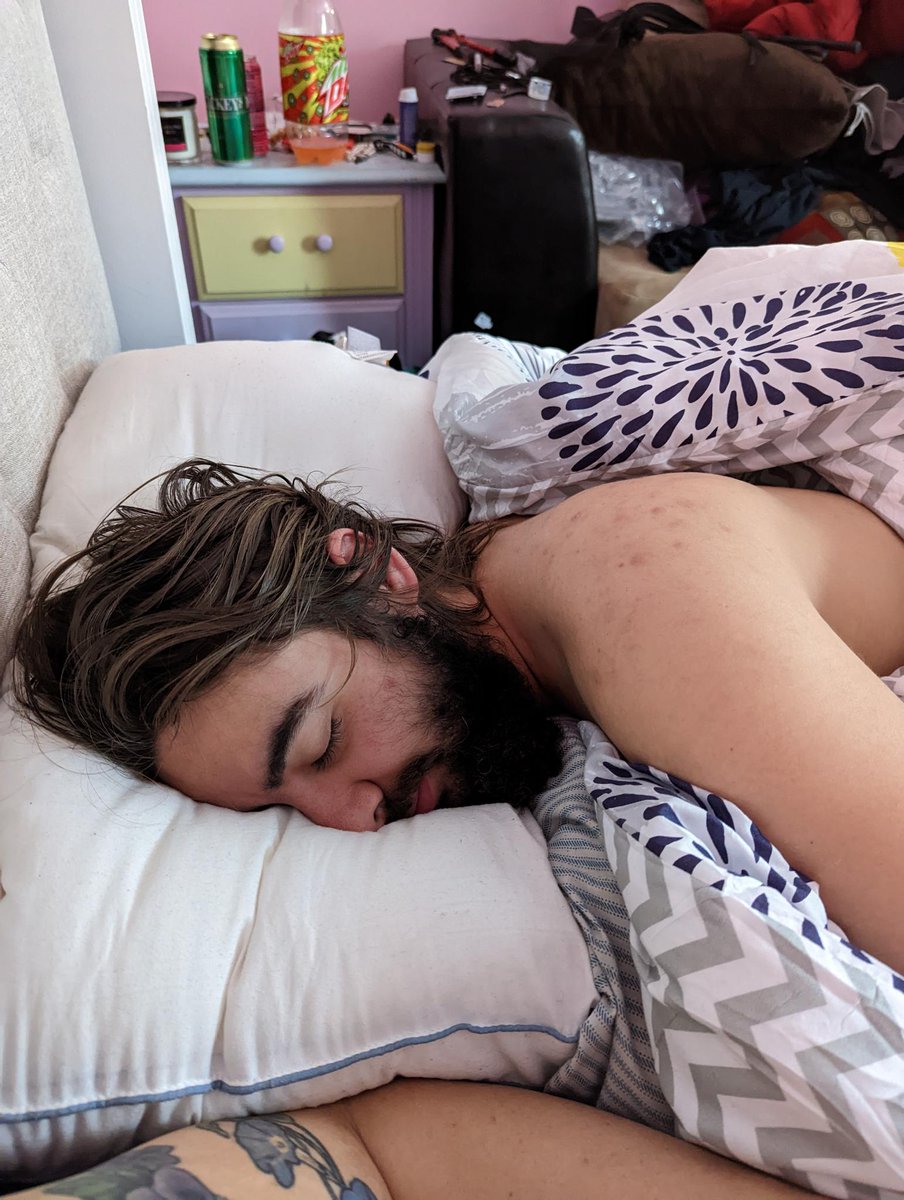 AltaredHuman's tweet image. A few of my favorite pics of myself. I figure if I'm gonna beg for work over the internet, letting y'all know I'm hot couldn't hurt my chances
#ftmtransgender #topsurgery
$AltaredHuman ⬅️ top surgery recovery fund