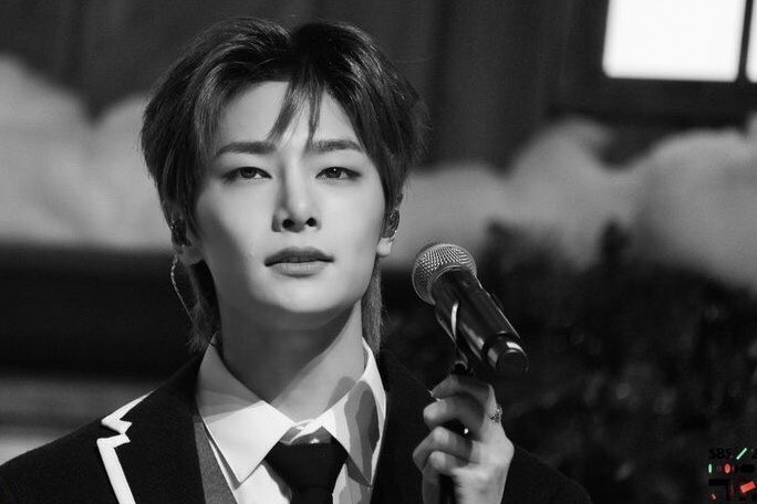 jyeongin_'s tweet photo. tainted love.

— a #jeongchan au wherein Lev (Chan) a song writer and producer who wrote songs about Kalen (Jeongin) his singer for 3 years. https://t.co/yIRC7HDV5E