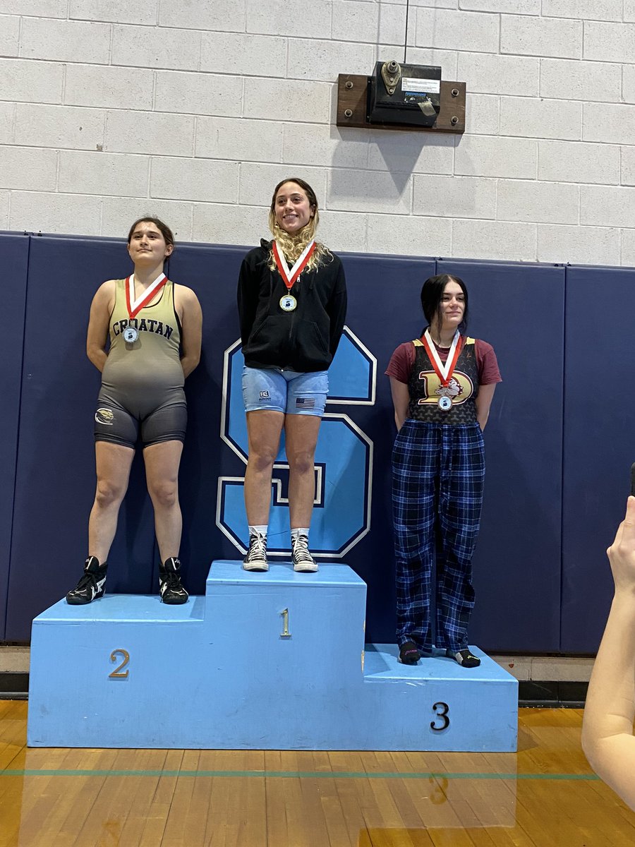 Lady Bulldogs win the Swansboro Holiday Women’s Invitational. Anabel R and Cadence Clark took 1st, Sundiata G, Giovanna D, and Madie C placed 2nd. Kaylee S placed 3rd