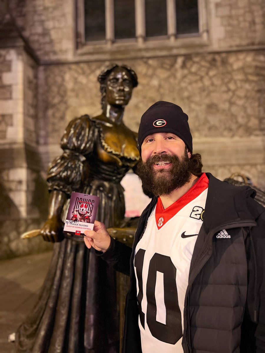 valkyriedawg's tweet photo. From UGA to TCD … myself and @NattyDawgs decided to take my @brockbowers17 signed pass around Dublin for some good old fashioned Irish luck. 

7 more sleeps! 

#GoDawgs #ATL2LA #NattysAreTheStandard https://t.co/0AeQXnymrP