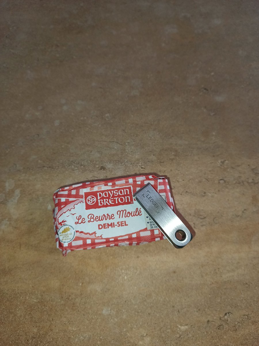 Skelets_Circus's tweet photo. Bonsoir, Merci à @Cafedukoin pour le #giveaway de la @Ledger ! Au top comme toujours pour les matinales !
😇😀 https://t.co/w5mMqRPmo6