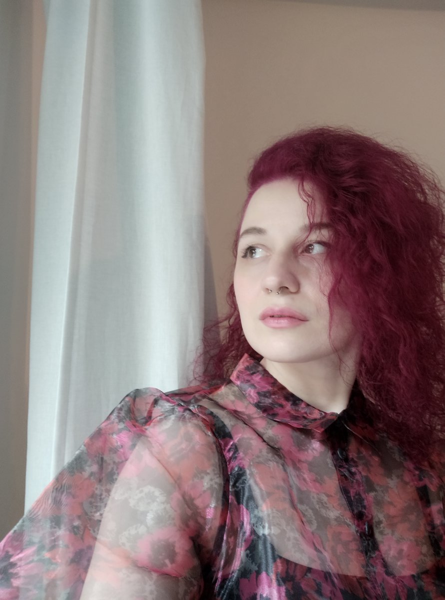 UncannyMagazine's tweet photo. New short story! “Flower, Daughter, Soil, Seed” by Eugenia Triantafyllou! @FoxesandRoses https://t.co/TdITp0e5bu https://t.co/Fr870VJcxV