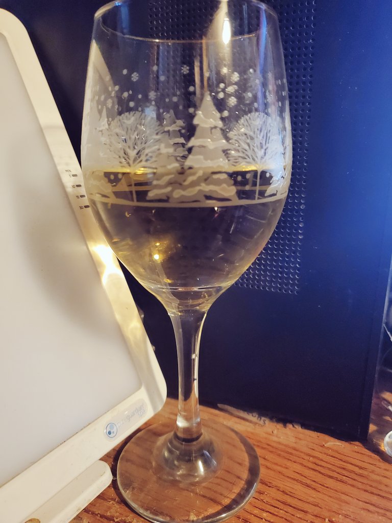 AVB813's tweet photo. This is my second glass of chardonnay I thought I'd share it with you https://t.co/xVizhO0Vht
