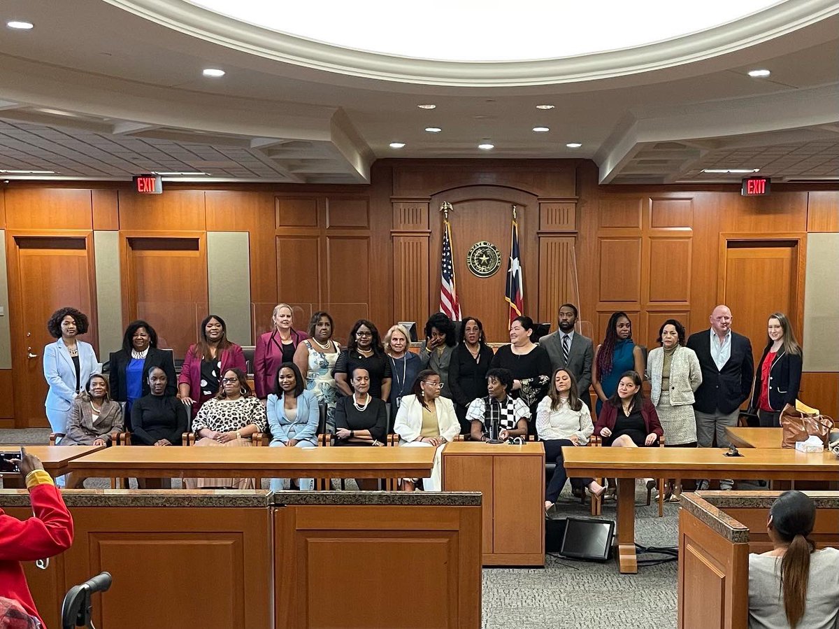 BeallforJudge's tweet photo. I celebrated the new year by being sworn in to office with the other District Court Judges of Harris County, Texas. I am honored to be serving the State of Texas and the citizens of Harris County for the next four years. Thank you to everyone who helped me reach this point. https://t.co/uVeRw7yzRz
