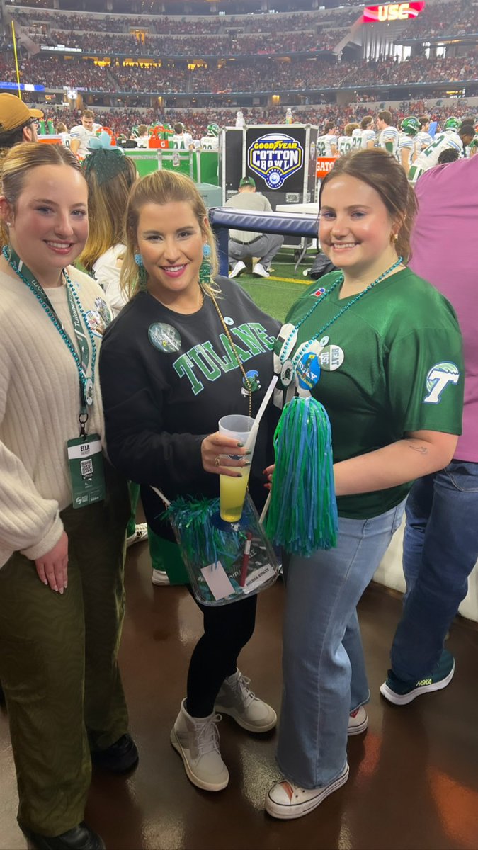 MelissaStoltz10's tweet photo. #LikeNoOther #CottonBowl #Tulane #USC #GoodyearCottonBowl https://t.co/TlBmZRY4HY