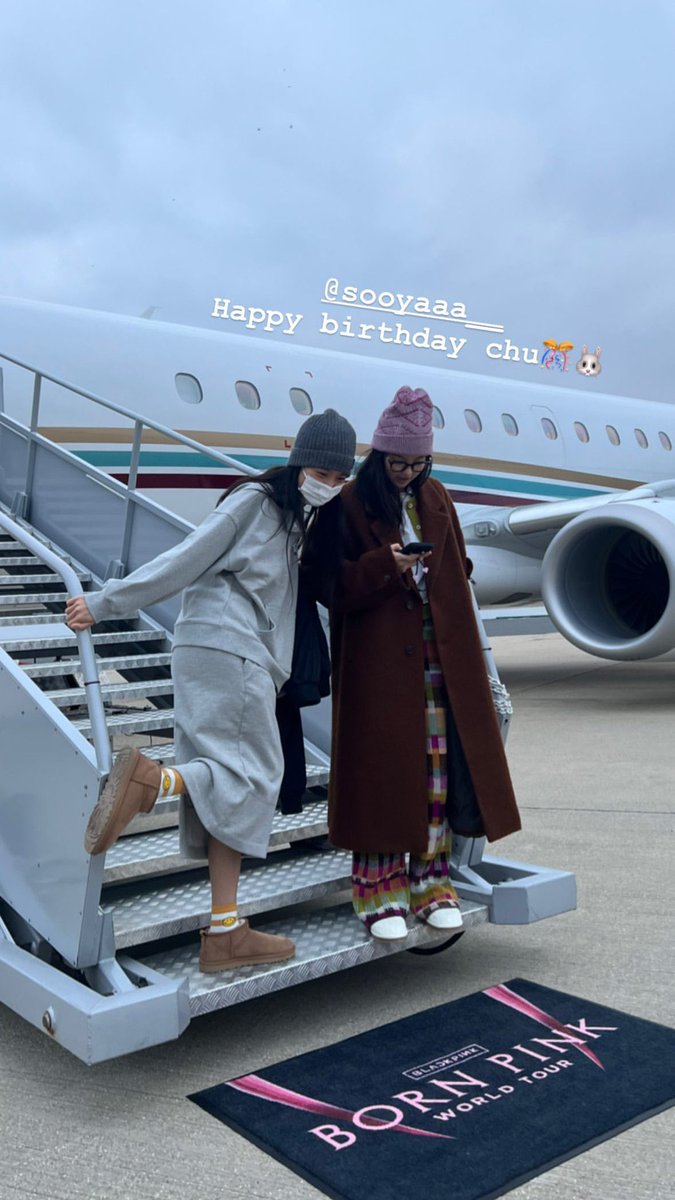[IG] 230103 JENNIE Instagram story update with JISOO

‘Happy birthday chu 🎊🐰’
“Happy Birthday ChiChu 🎂🎉”

#JENNIE #제니 #BLACKPINK