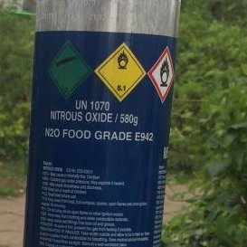 hines_stephen's tweet image. Out feeding the #geese today I found a large #NitrousOxide cylinder by the dock

There are few legitimate uses outside of the food industry

Inhaling it is dangerous and can be fatal

It is a prohibited substance in most circumstances

Thanks @ExCeLLondon security for disposing