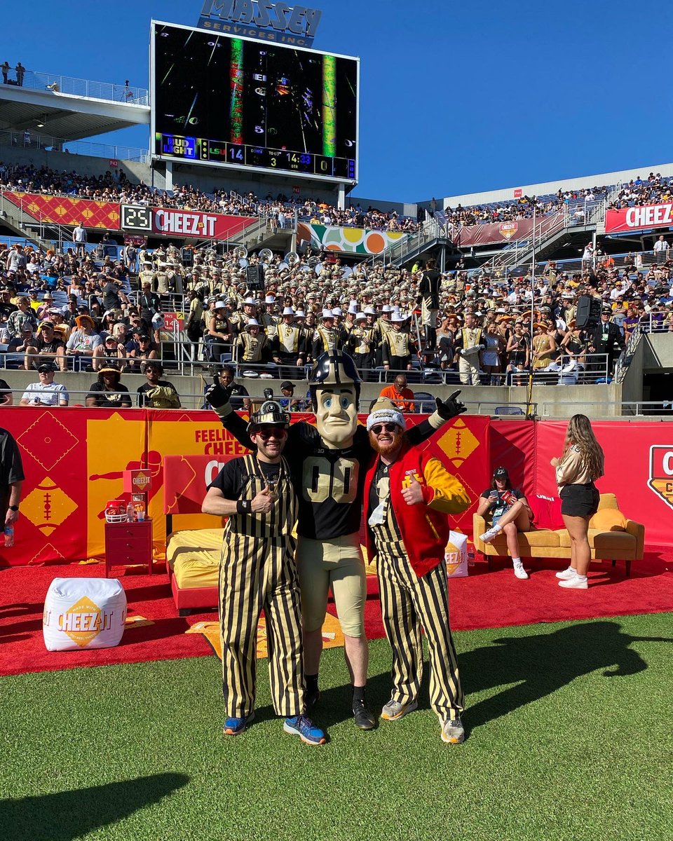 BP_Schultz's tweet photo. #FeelingTheCheeziest in Orlando! Hats backwards, time for a Purdue comeback! @cheezit @CheezItBowl https://t.co/pt9jbTLduB