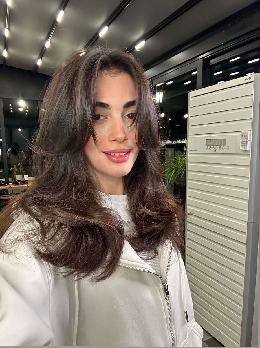 ozgeyetkinlik's tweet photo. yeni saç stili♥️🌺

#ÖzgeYağız ~@yagizozge https://t.co/2s6iZelpIH