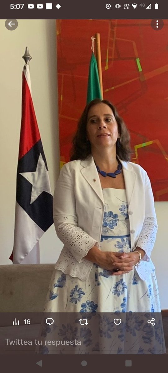 La bandera chilena invertida, es una gravisima ofensa en contra de Chile y la Canciller como si nada ?
La Canciller debe renunciar inmediatamente.