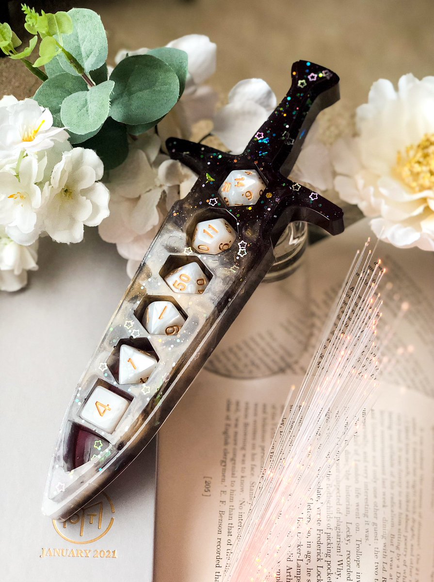 DivineParahdox's tweet photo. ✨Your magical energy is serpentine as it slithers out of your palm, spell ready at your finger tips. 

[DnD dice holder] https://t.co/68lNkv9vI9