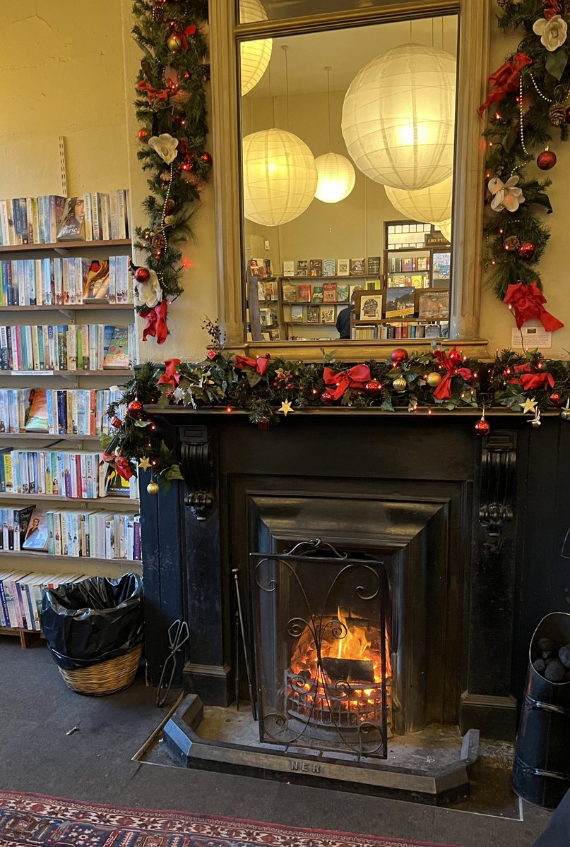 DarrylSparey's tweet image. I think #BarterBooks in #Alnwick might be my favourite bookshop in the world. Lovely roaring fire when you walk in, its own railway (!) and an amazing selection of books across every category. If you love books, go there! 📖 📚 📕