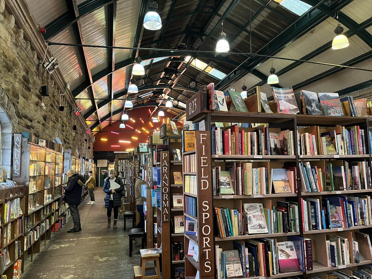 DarrylSparey's tweet image. I think #BarterBooks in #Alnwick might be my favourite bookshop in the world. Lovely roaring fire when you walk in, its own railway (!) and an amazing selection of books across every category. If you love books, go there! 📖 📚 📕
