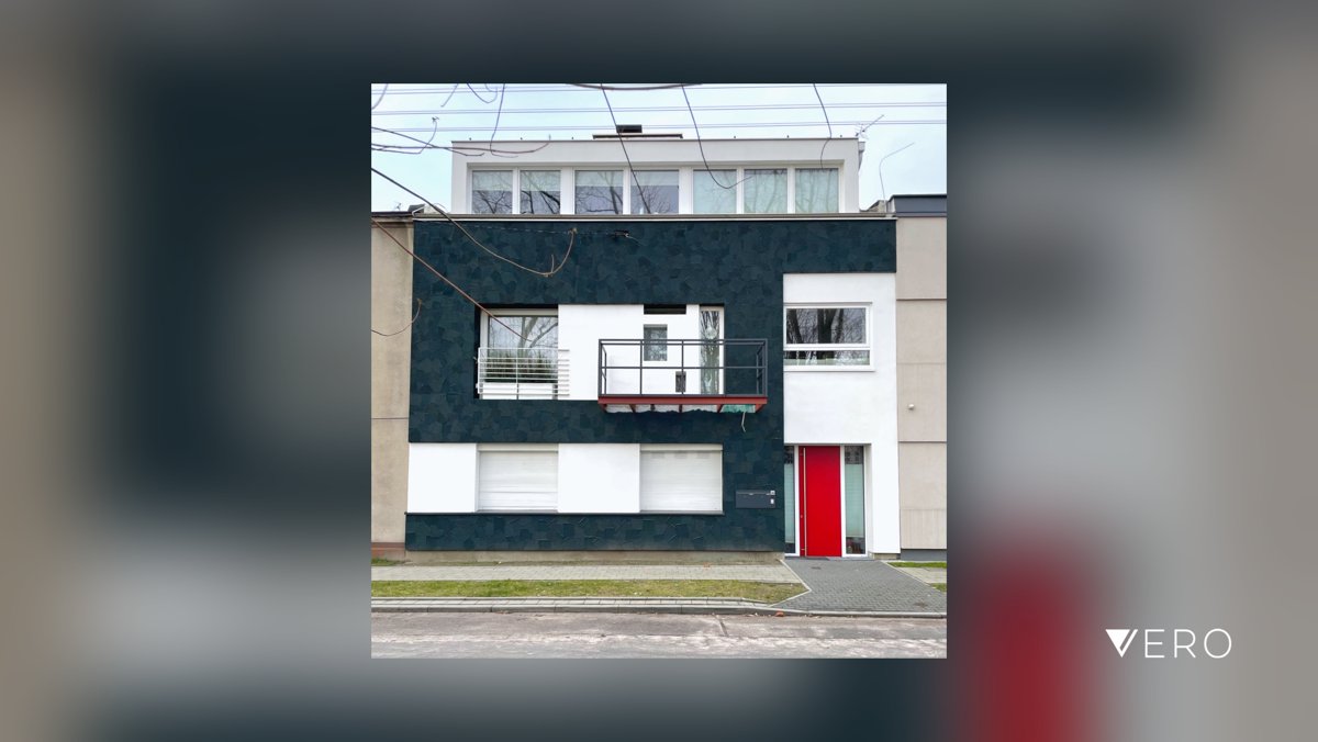 hajeq's tweet photo. Out of place #Architecture #Building #Outdoors #Facade #House #Street #picoftheday https://t.co/UHXcnl6jRY https://t.co/mAKTs8ums1