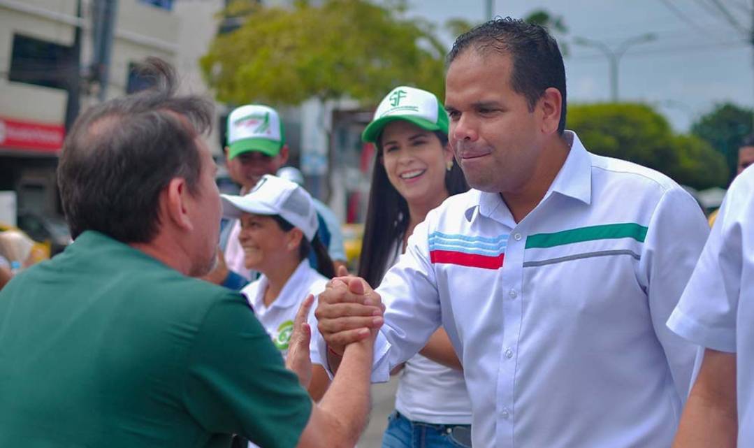 eluniversocom's tweet photo. Con misas y hasta con marchas pidiendo justicia, así iniciarán candidatos sus campañas en Manabí ► https://t.co/Z0GflYP8Tp
#EleccionesEcuador2023 https://t.co/dBtsiN5mAW