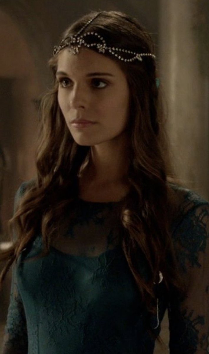 robptracksuit's tweet photo. Caitlin stasey is literally Zoya #shadowandbone #reign https://t.co/8bdUcCV0cJ