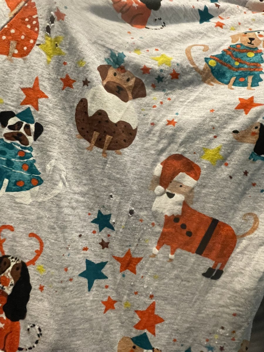 91Cesca's tweet photo. Not very good from @nextofficial when they’ve only been worn and washed once to go straight into holes. #terriblequality #christmaspjs #nextofficial https://t.co/8bDRCtzFK0