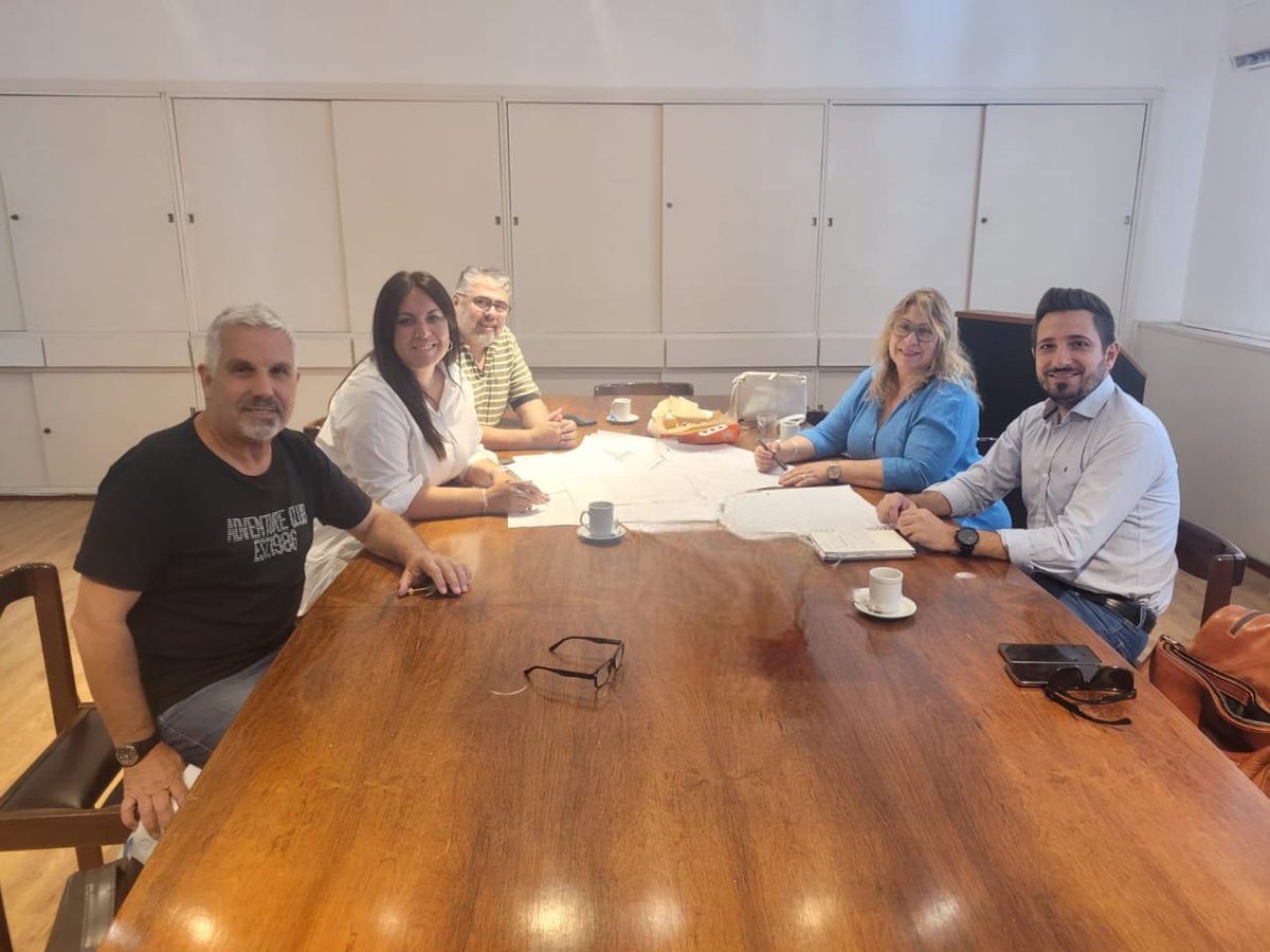 JorgeBertiVC's tweet photo. 🏥 JORNADA DE TRABAJO POR LA AMPLIACIÓN DEL HOSPITAL.

Nos reunimos para delinear de qué manera se ejecutará la primera parte del proyecto

Más info: https://t.co/k6COkwwZGV https://t.co/3JsKbkMLt1